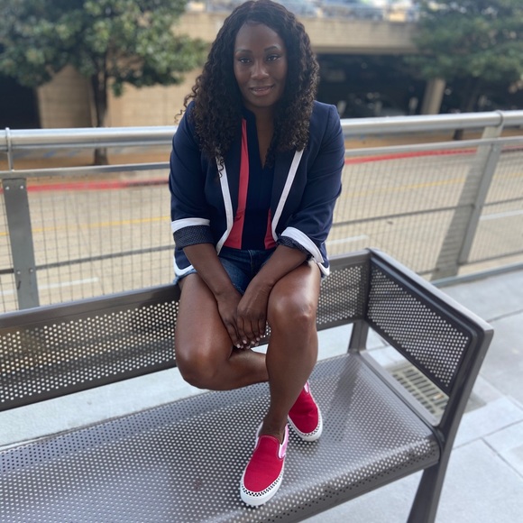 Meet your Posher, Adria - Picture 9 of 10